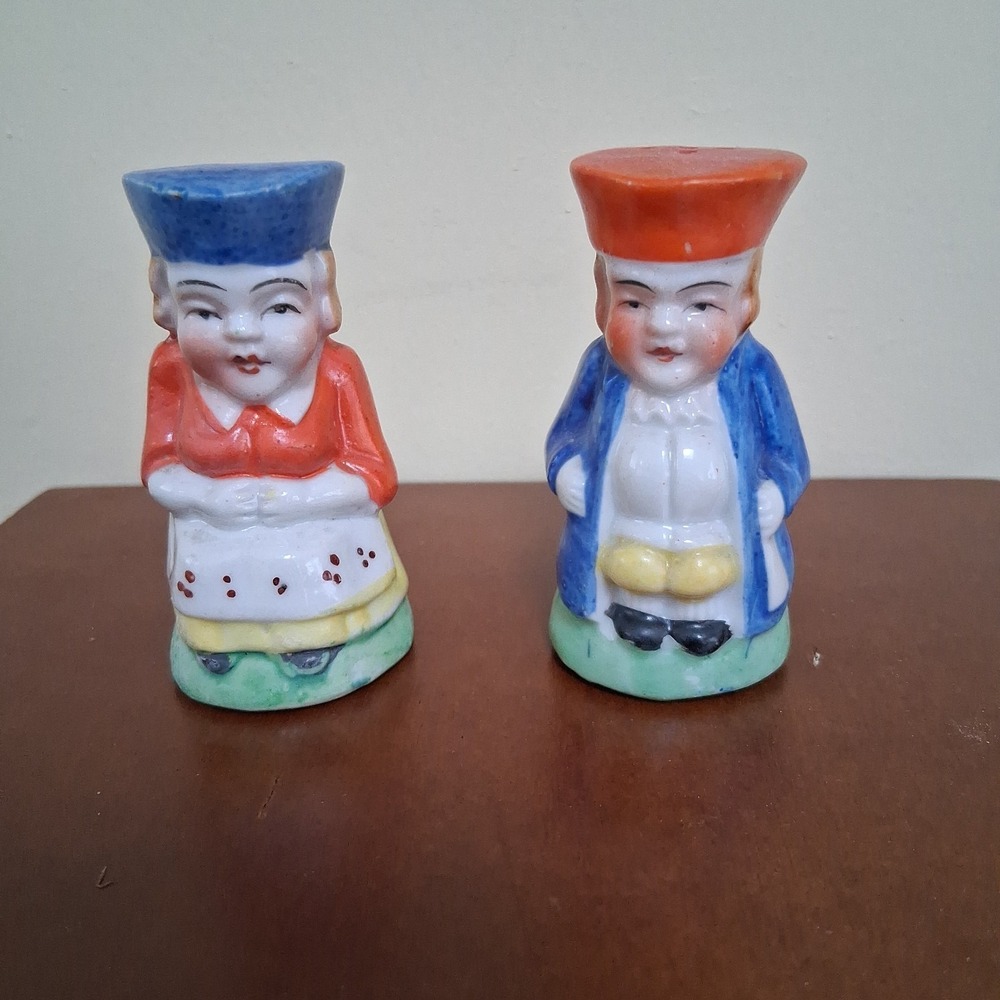 Vintage Colonial Toby Man And Woman Salt And Pepper Shakers W/Out Corks